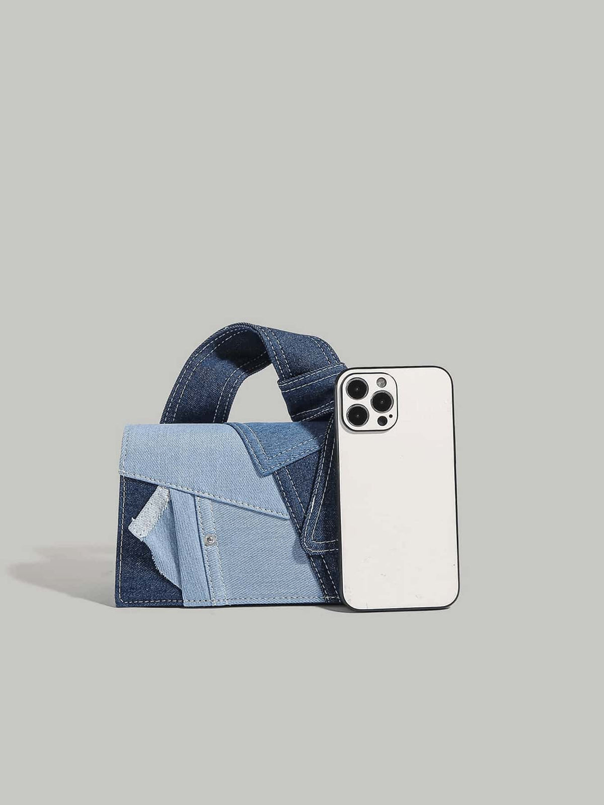 Sort denim crossbody taske – set fra siden