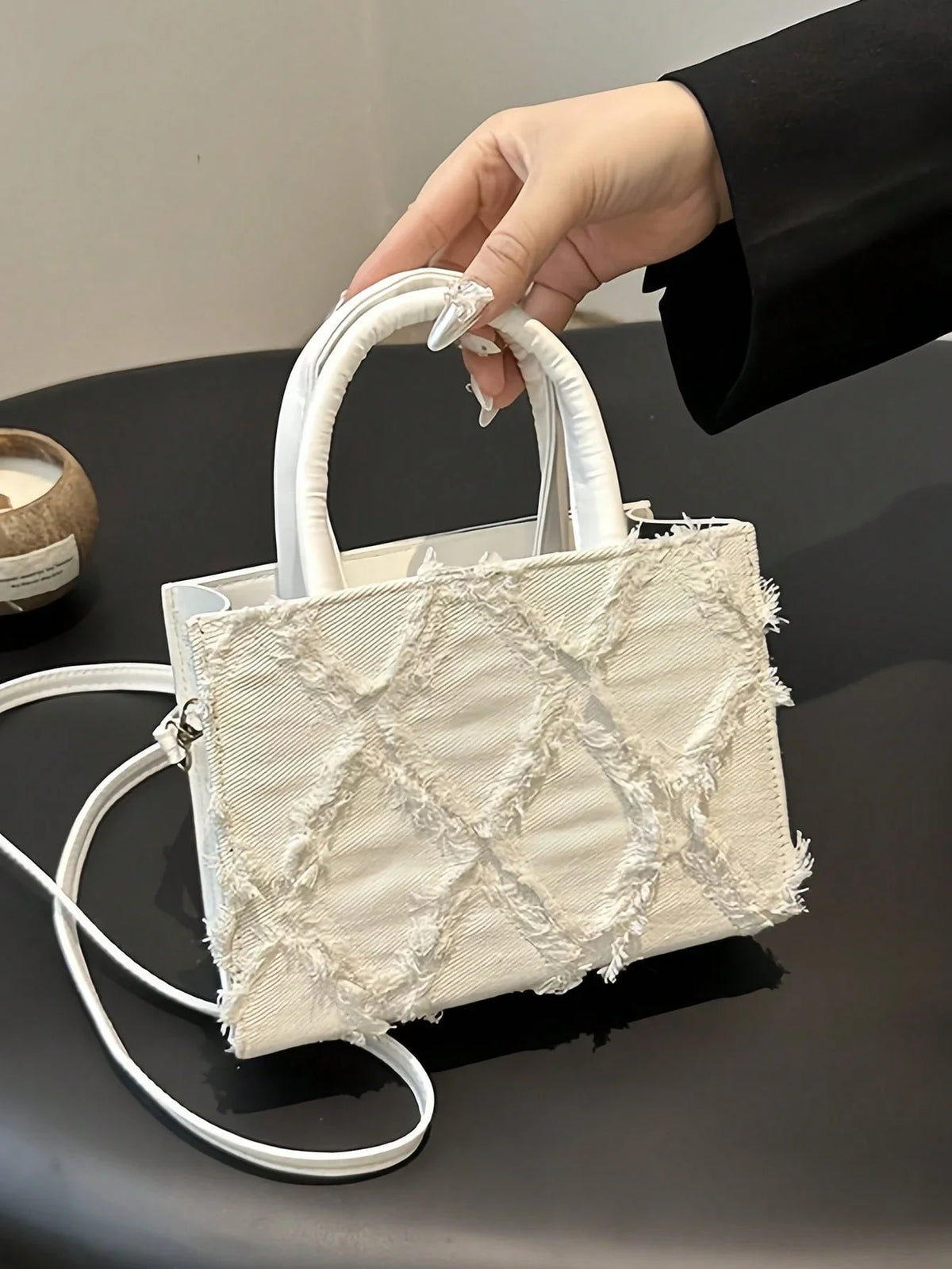 Crossbody taske i beige PU-læder med diamantmønster