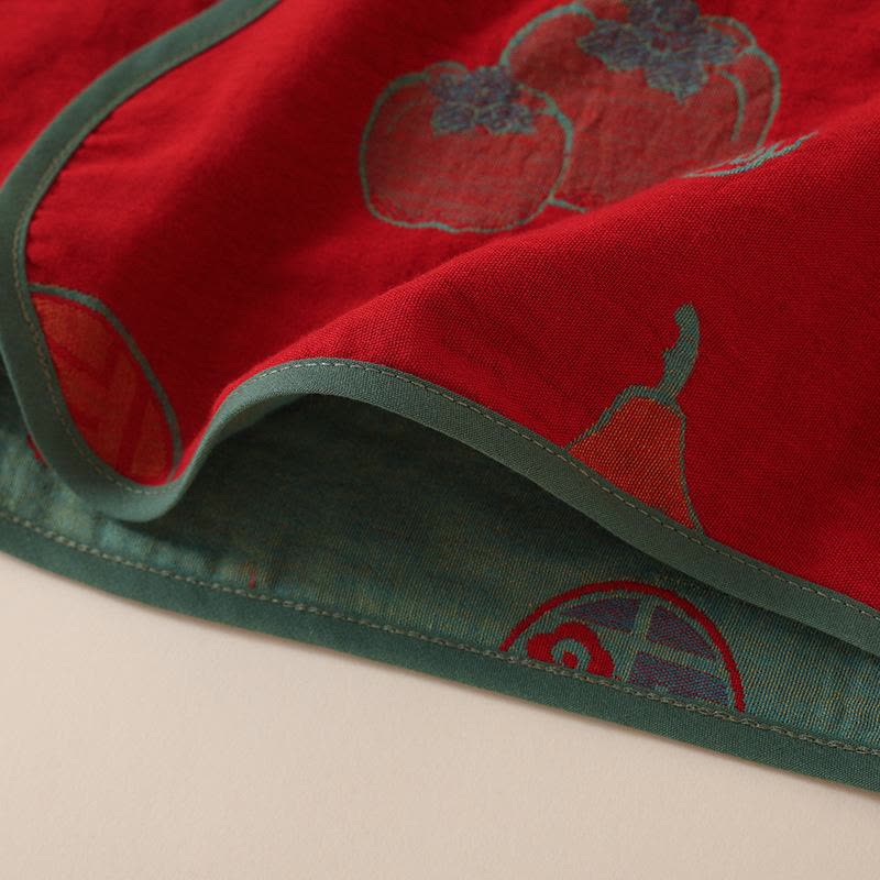 Dame i blødt bomuldsnattøj med vintage-orientalsk design