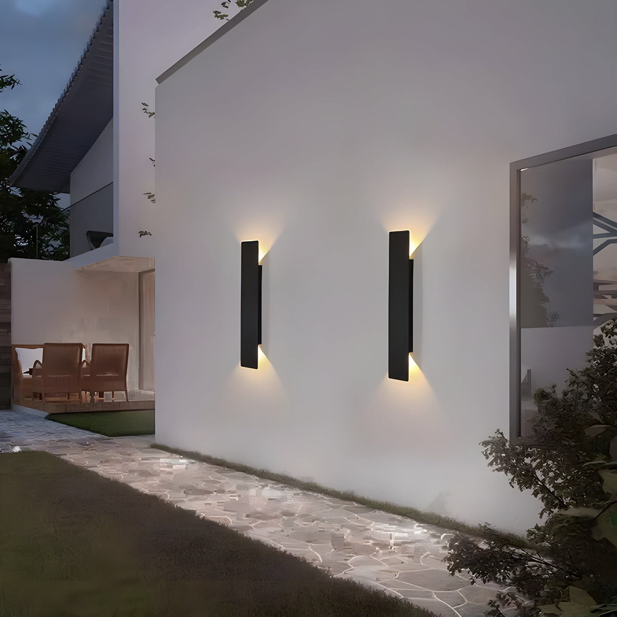 Elegant Weather-Resistant LED Wall Light for Outdoor Spaces - Lioren
