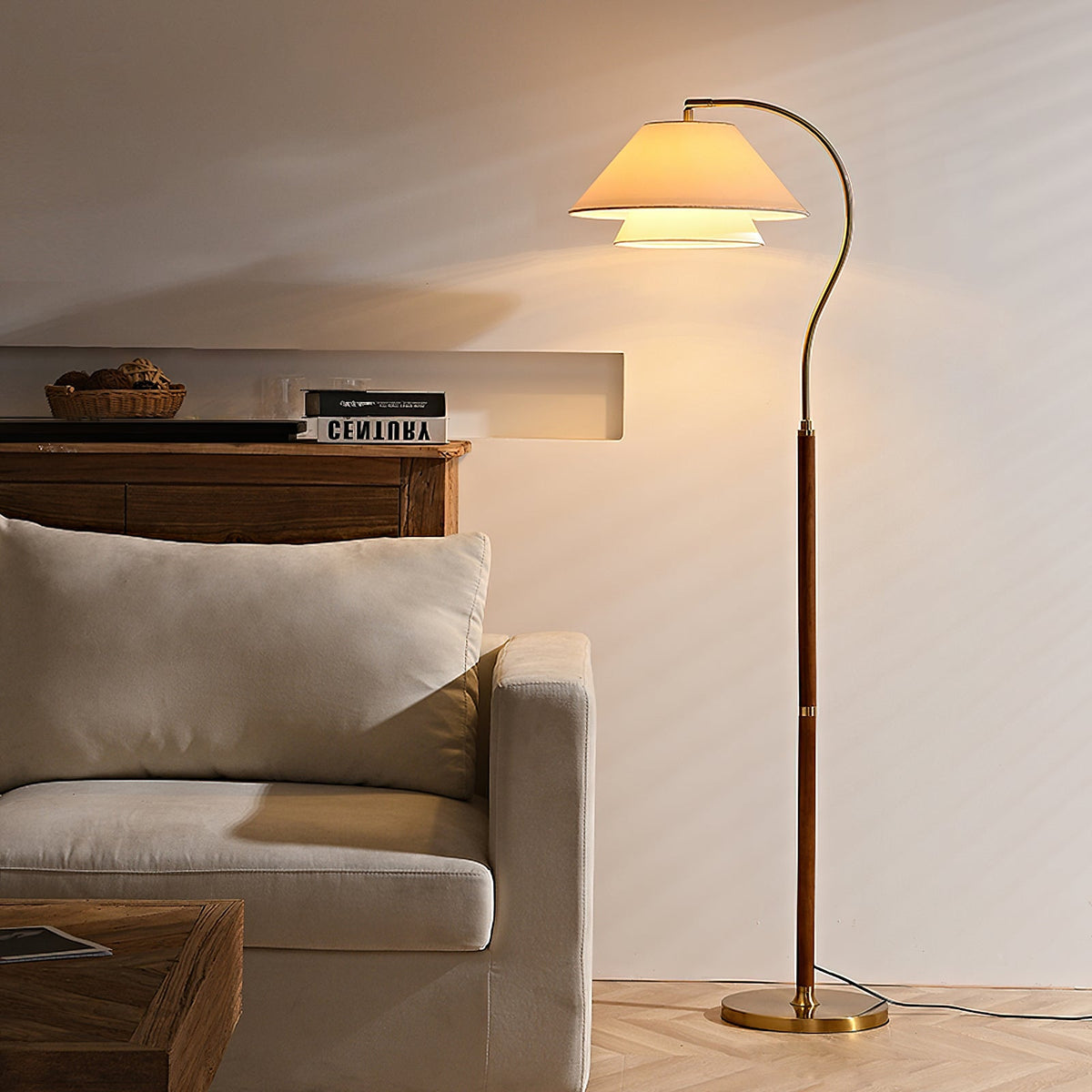 Gulvlampe i hotel-chic interiør