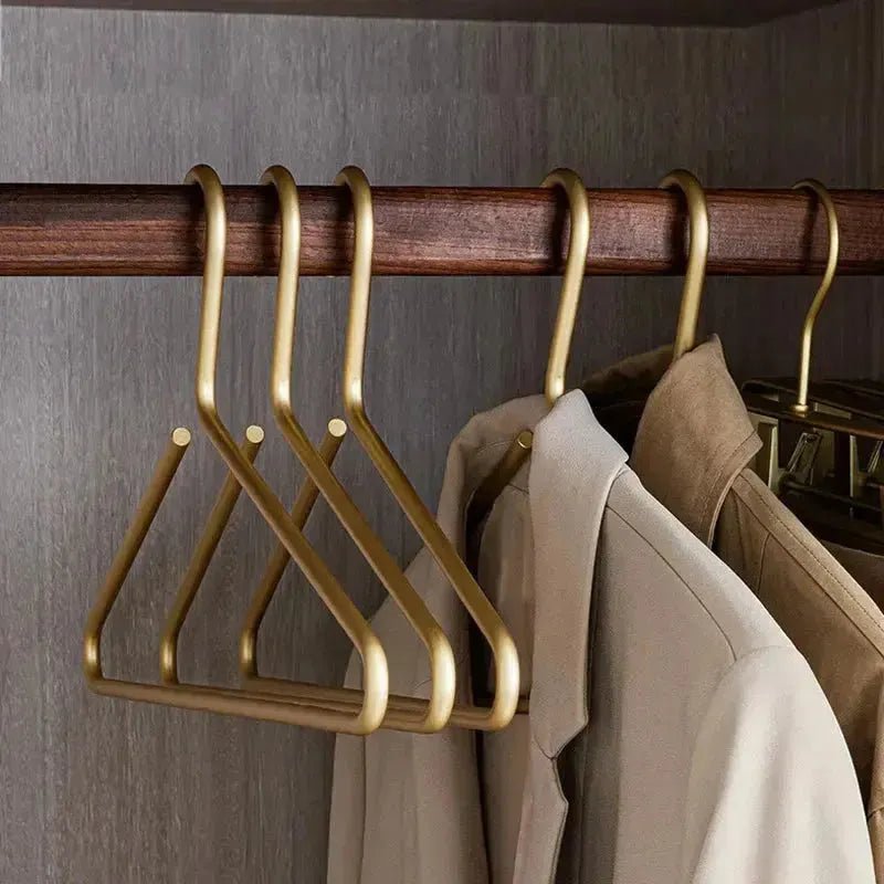 Metal Tøjbøjler – Slankt Design til Effektiv Garderobeorganisering, Sæt med 5 Stk. til Skjorter og Kjoler 1