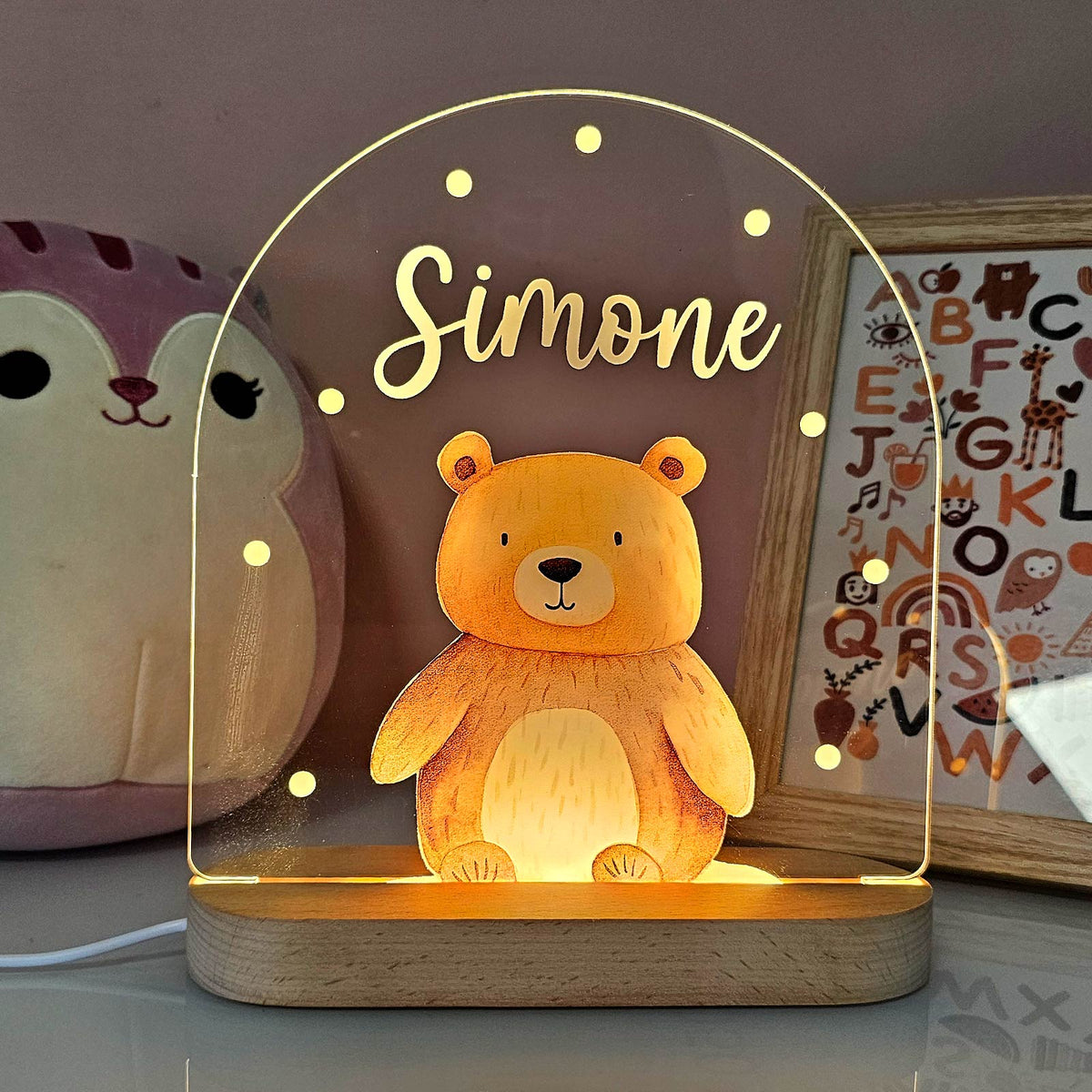 Natlampe med tigermotiv og barnets navn trykt på