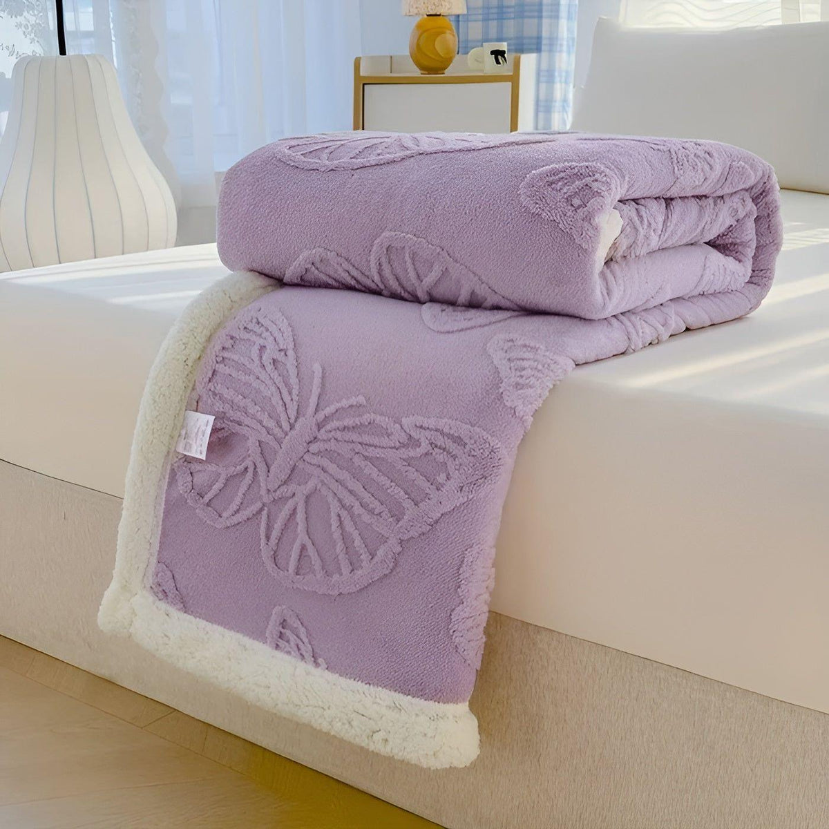 ButterflyDream Tæppe – Stilfuldt Broderet Sommerfugletæppe i Varm Fleece