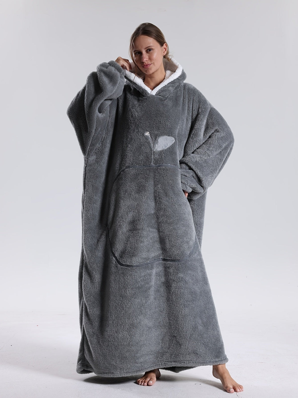 Oversized hoodie-tæppe med hætte i grå farve