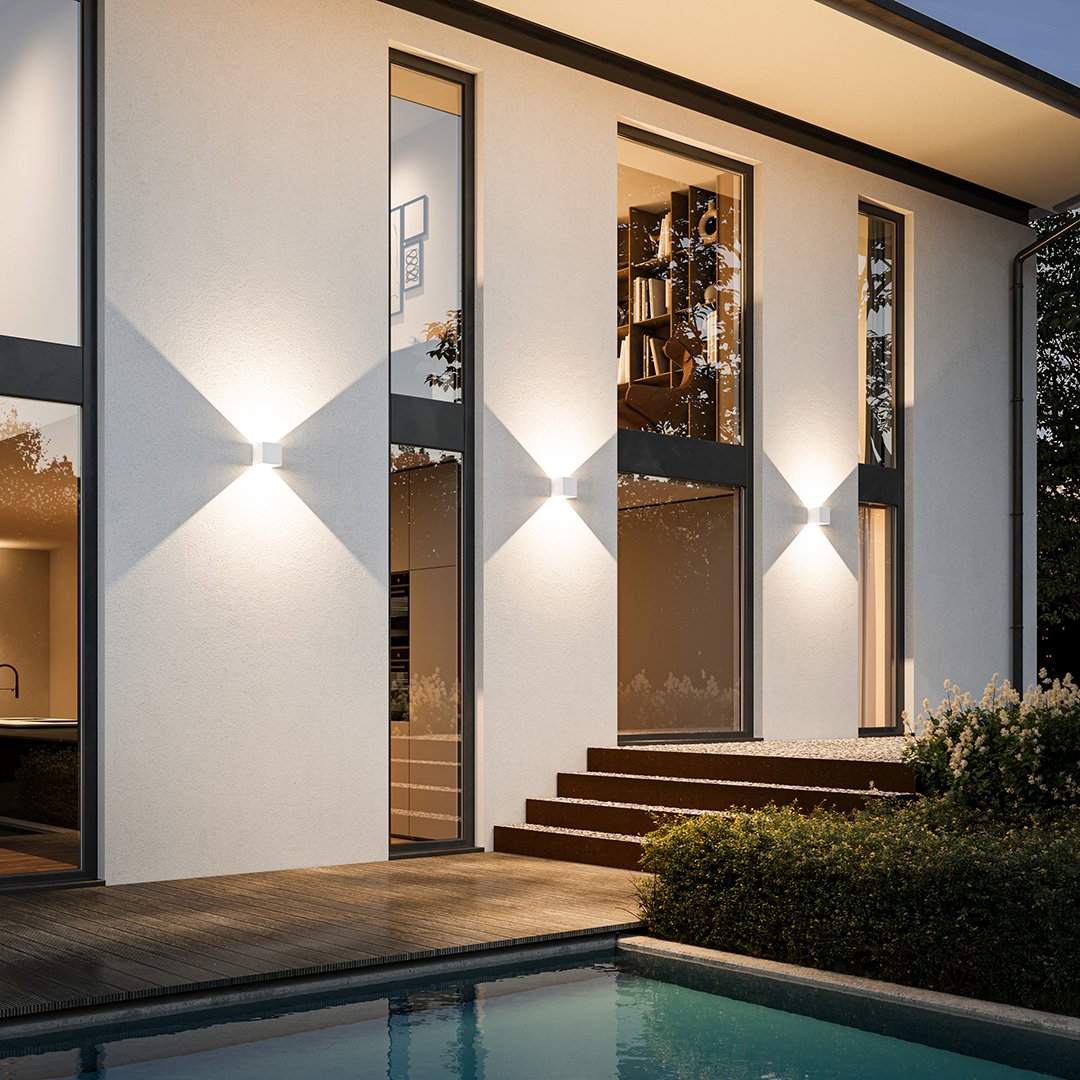 LED væglampe i minimalistisk design på mørk væg