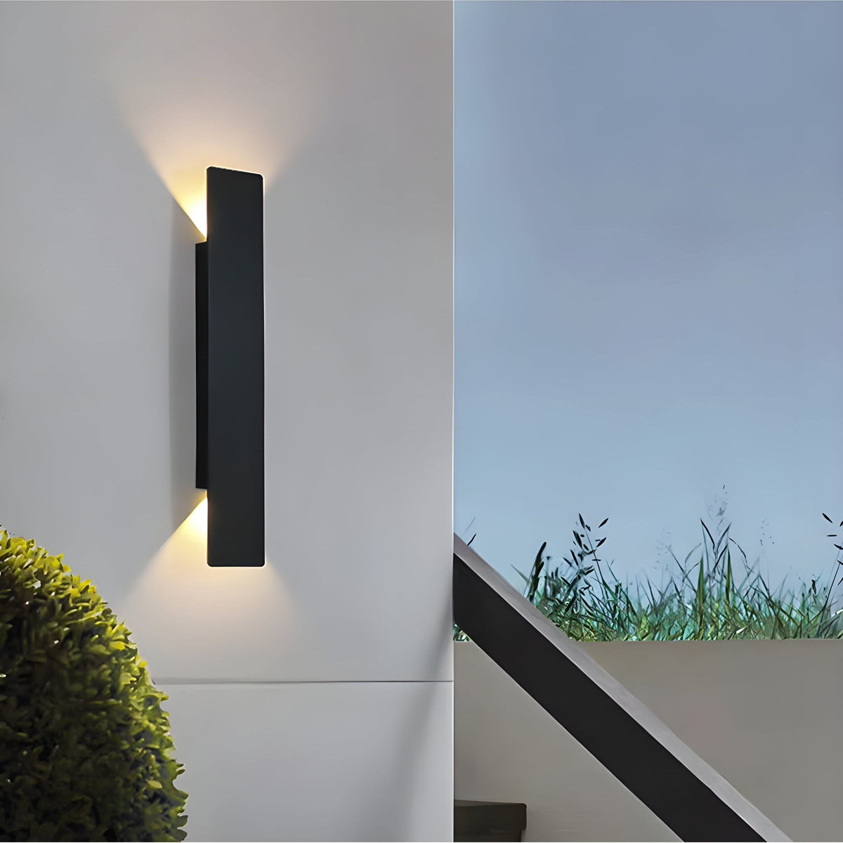 Elegant Weather-Resistant LED Wall Light for Outdoor Spaces - Lioren