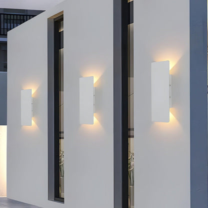 Elegant Weather-Resistant LED Wall Light for Outdoor Spaces - Lioren