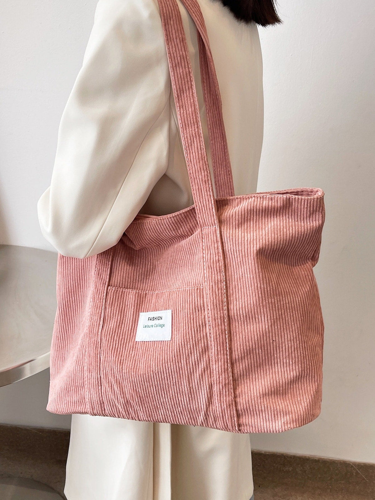 Stor tote bag med åbent hovedrum og god kapacitet