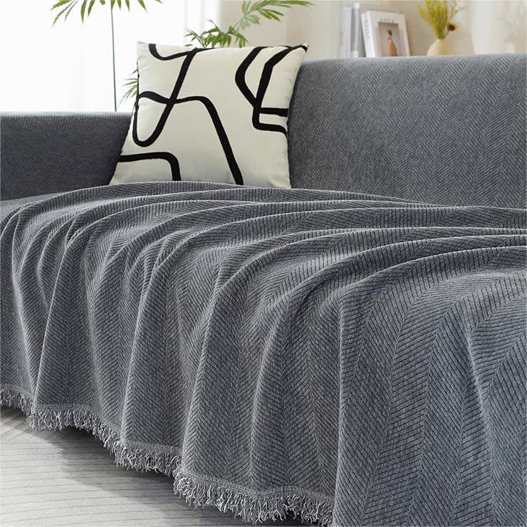Sofacover i flere farver opstillet side om side