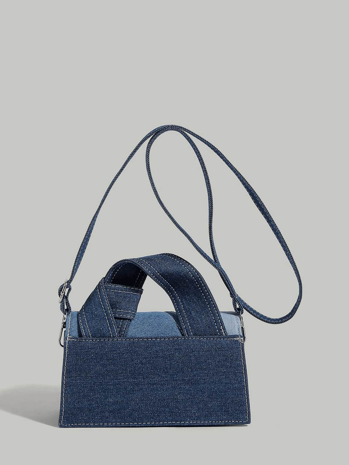 Hvid denim skuldertaske til damer med justerbar rem