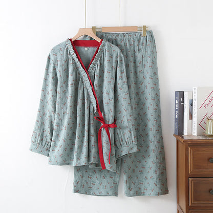 Kimono pyjamas i blå-grøn farve med langærmet top og matchende bukser