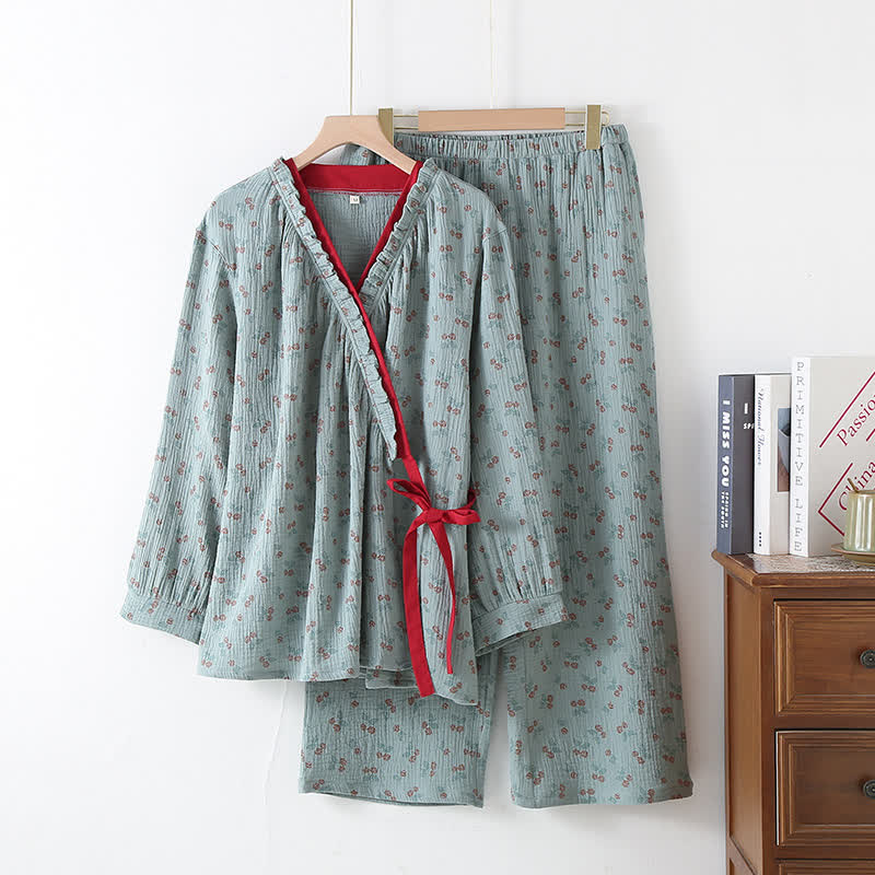 Kimono pyjamas i blå-grøn farve med langærmet top og matchende bukser