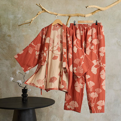 Kimono lounge-sæt i let bomuld – detalje af sidebånd og afslappet snit