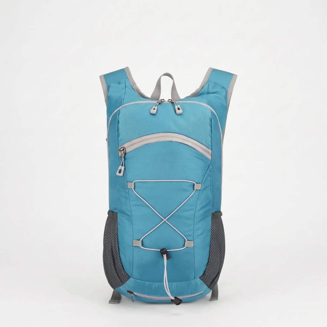 Outdoor rygsæk 20 liter set forfra med elastisk snøresystem