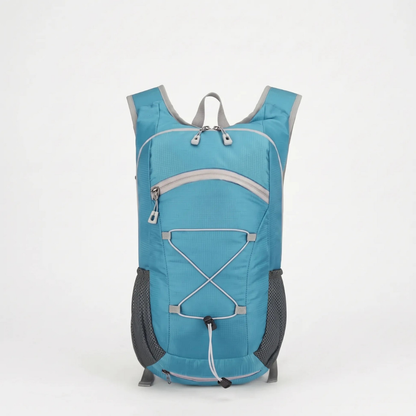 Outdoor rygsæk 20 liter set forfra med elastisk snøresystem
