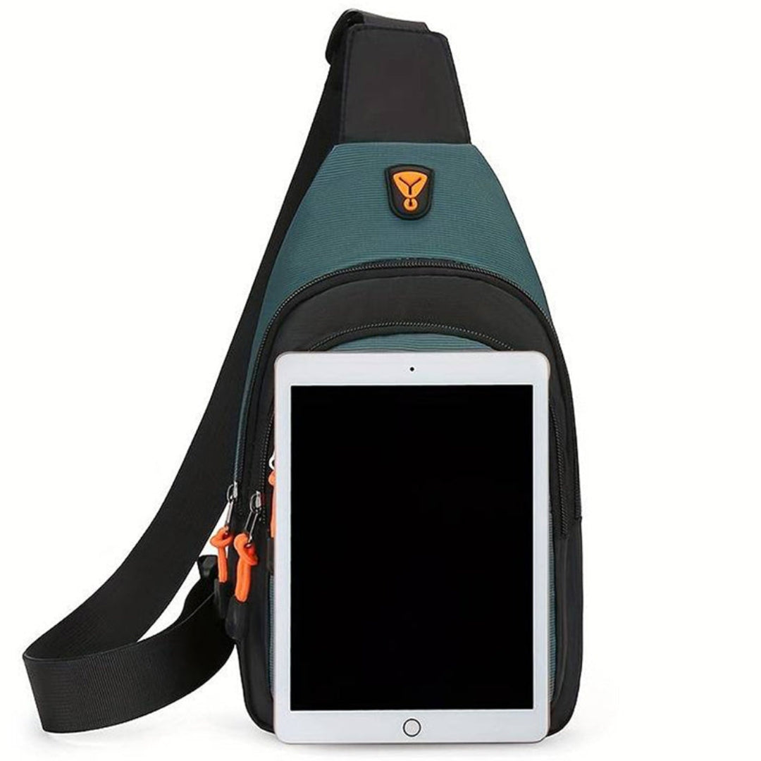 Skuldertaske båret som crossbody på model