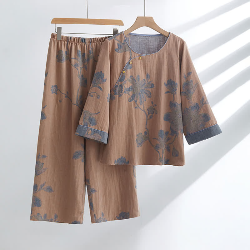 Loungewear sæt med skrå knaplukning og blomsterprint – rosa