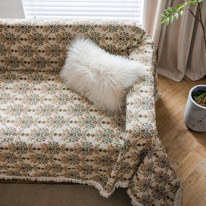Sofabetræk brugt som sofa beskyttelse på loveseat – beige