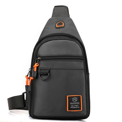 Vandtæt crossbody skuldertaske med mange rum – set forfra