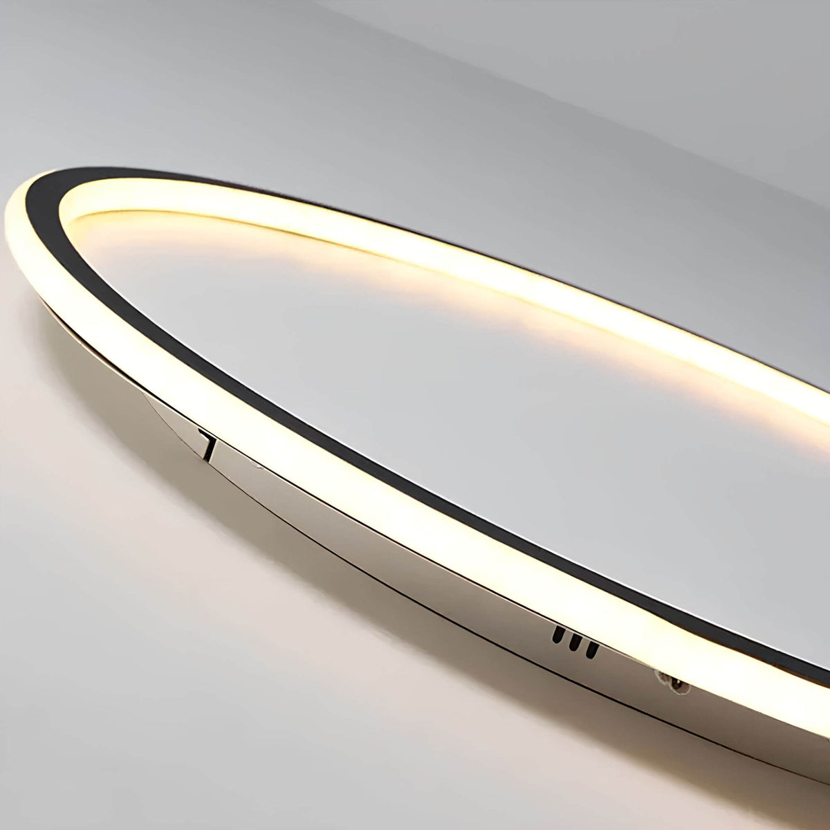 LED loftlampe i 40 cm størrelse set fra siden