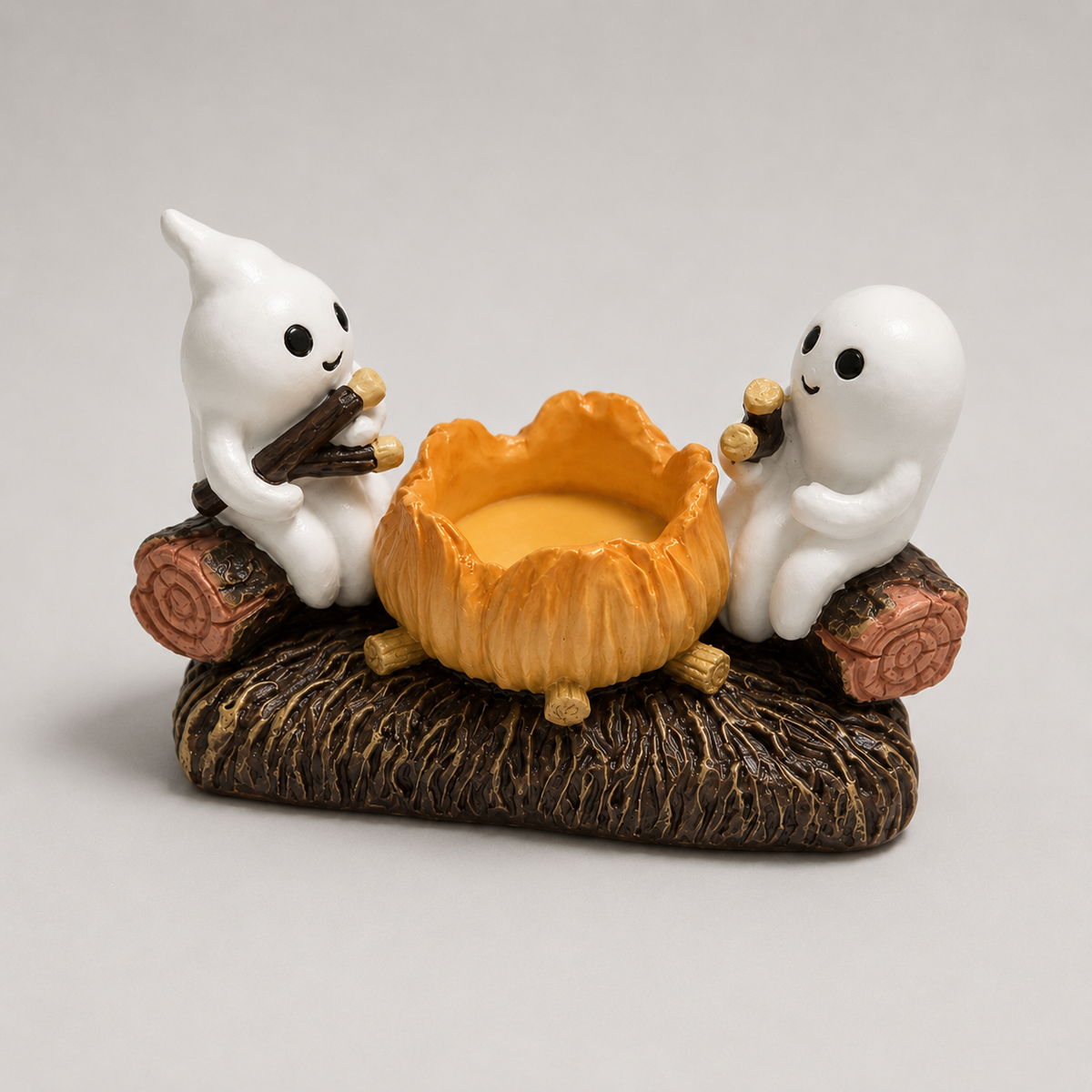 Halloween lysestage med spøgelser i resin – efterårsdekoration på hvid baggrund