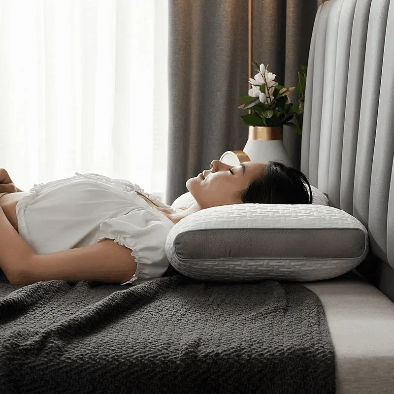 Ergonomisk Hybrid Nakke- og Skulderpude – Optimal Komfort til Ryg- og Sidesovende med Åndbart Materiale 1