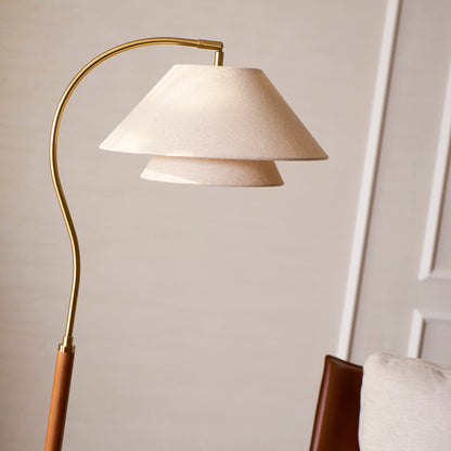 Gulvlampe med dobbelt skærm – vinklet billede