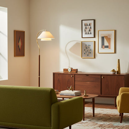 Gulvlampe set fra siden, slank silhuet
