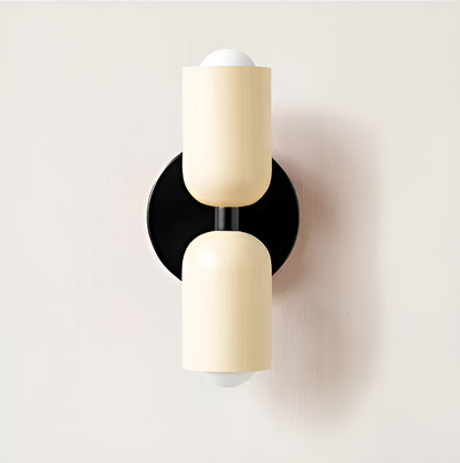 Væglampe i beige og laks – neutral og stilfuld