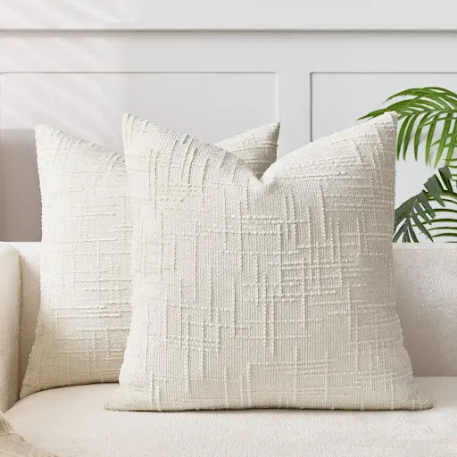 Dekorativt pudebetræk i brunrød med dyb, struktureret væveteknik