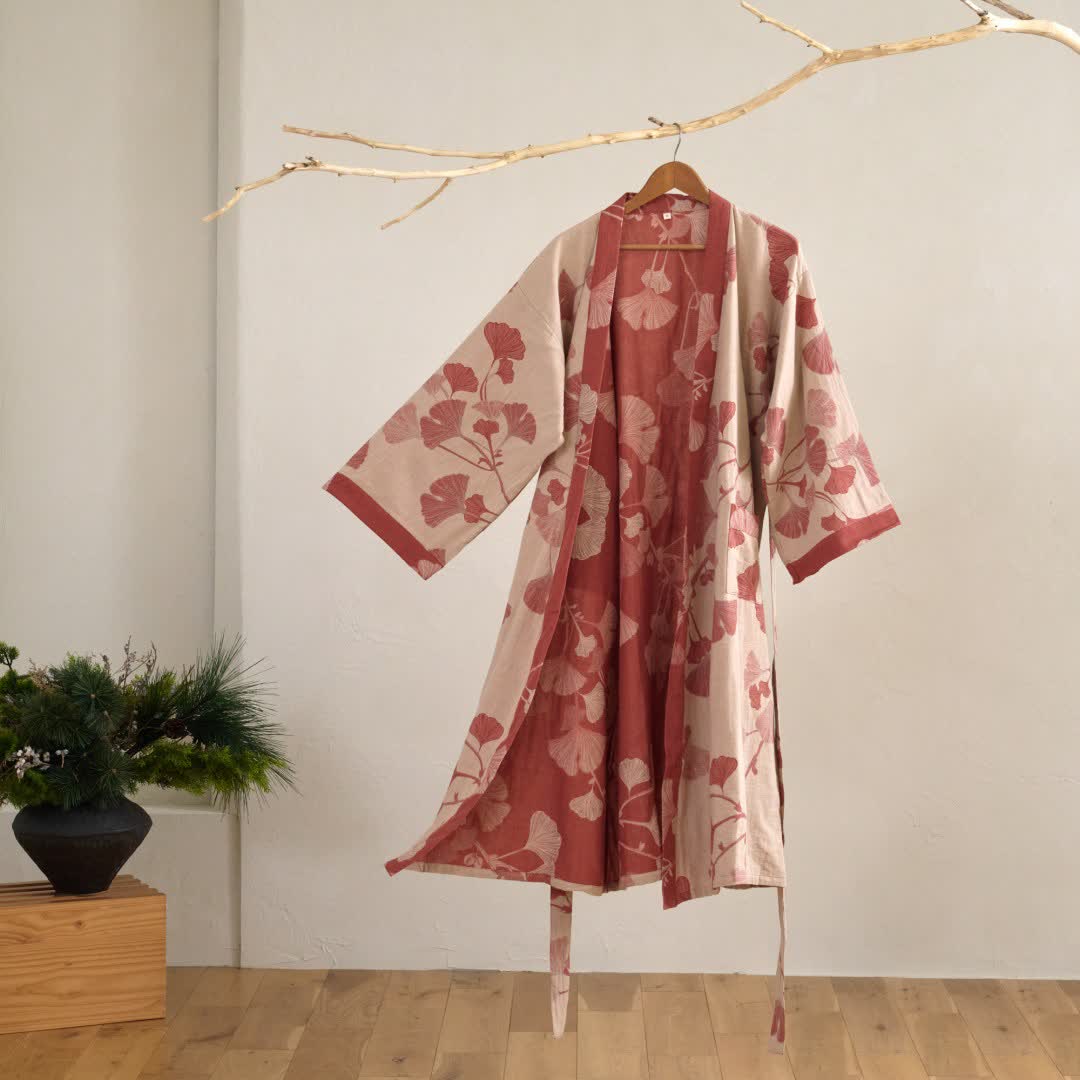 Kimono badekåbe liggende – blødt bomuldsmateriale