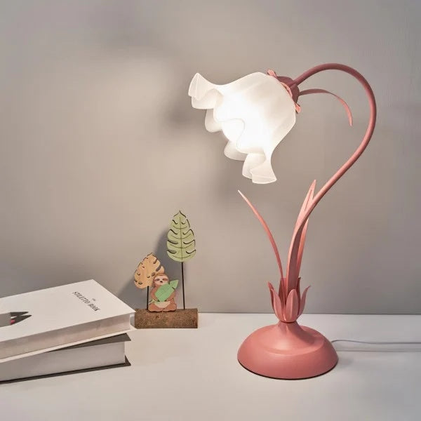 Dekorativ bordlampe i lyserød blomsterform
