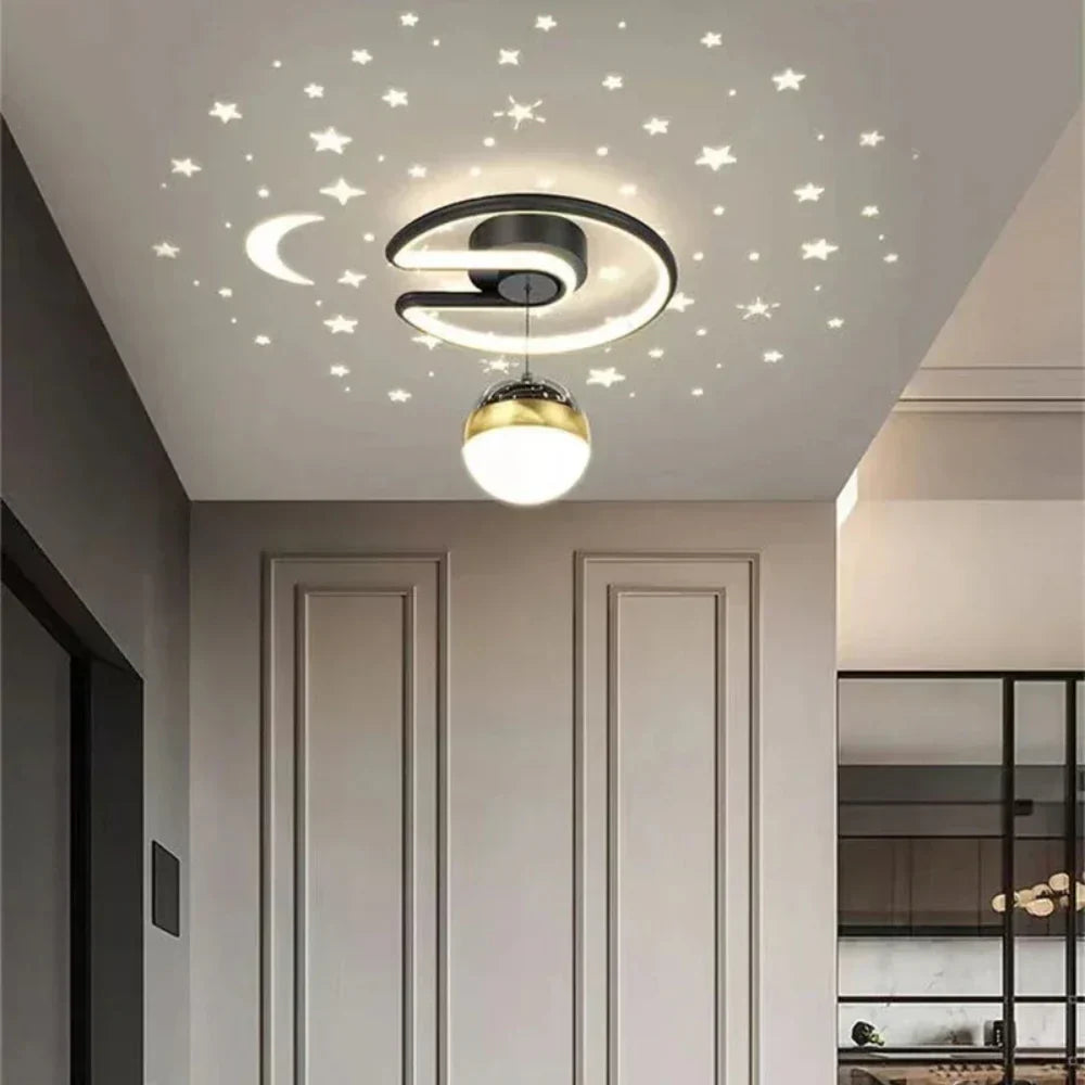 LED-loftlampe monteret på loft i moderne indretning