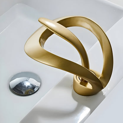 Badeværelseshane med enkeltgreb i stilrent design