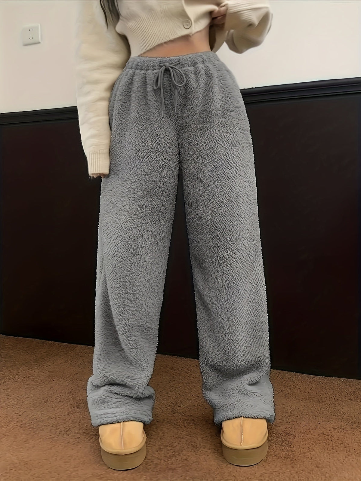 Damebukser i sort teddy sherpa – fuldt look