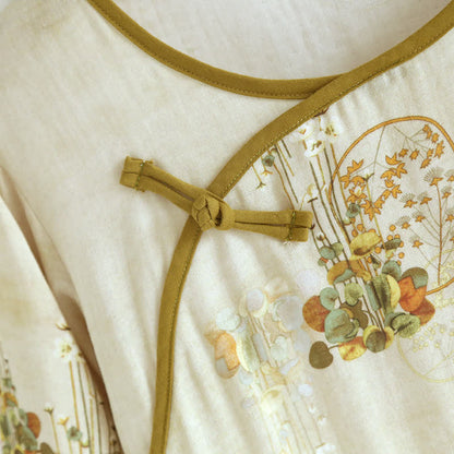 Detalje af krydsfrontdesign med knaplukning på bambus pyjamas