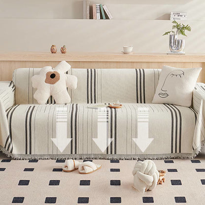Sofabetræk i mørk grå stribe vist på trepersoners sofa
