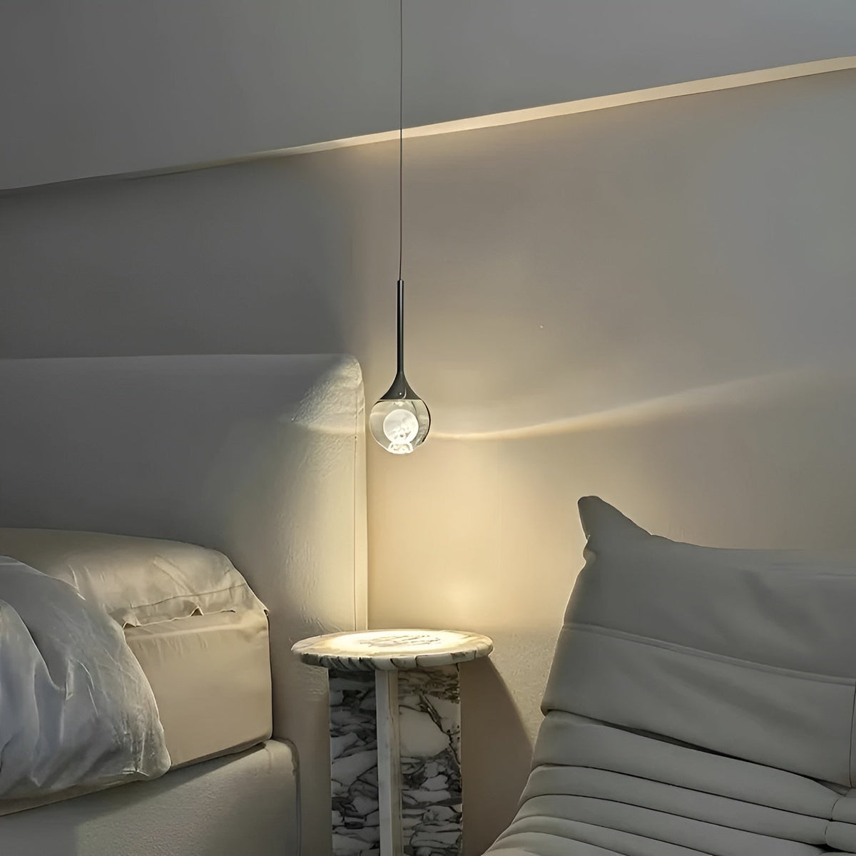 Pendel loftlampe i akryl med elegant finish