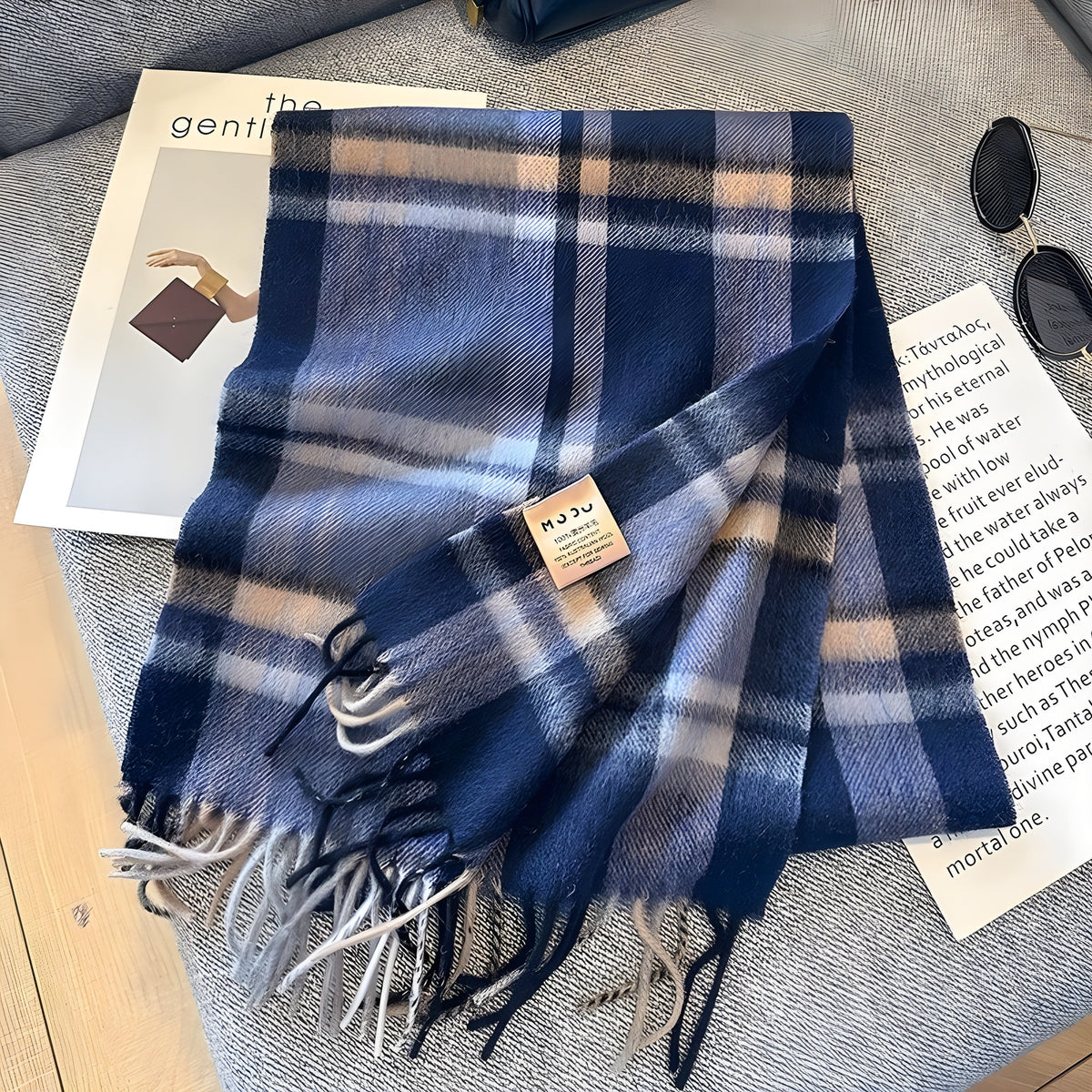 Damesjal i cashmere båret som slåom udendørs