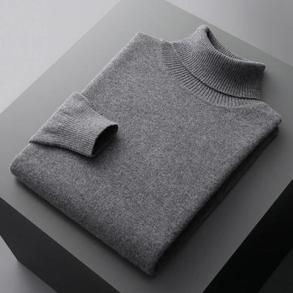 Kashmirtrøje i beige farve styled med bukser