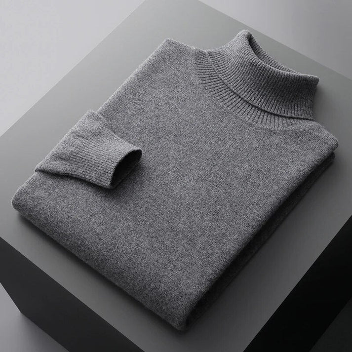 Kashmirtrøje i beige farve styled med bukser